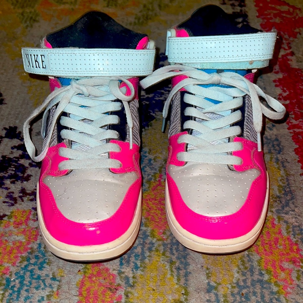 Nike hi tops Pink white & grey hardly worn women’s size 8